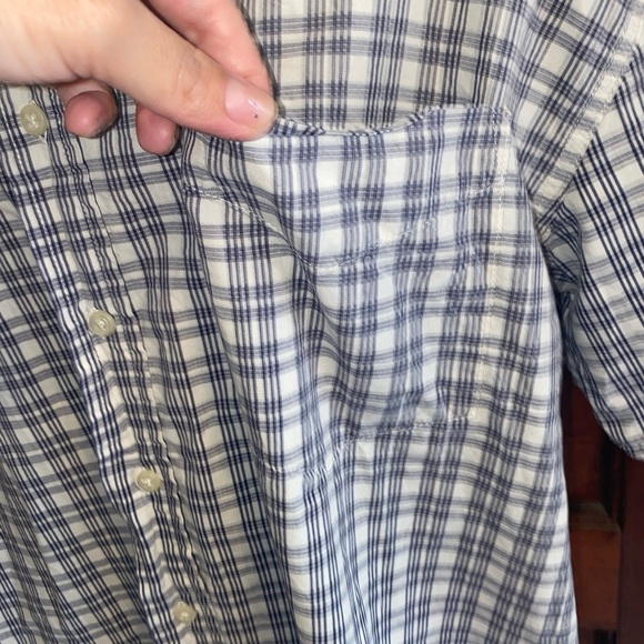 Old Navy Men’s Button Down Short Sleeve - Picture 4 of 7